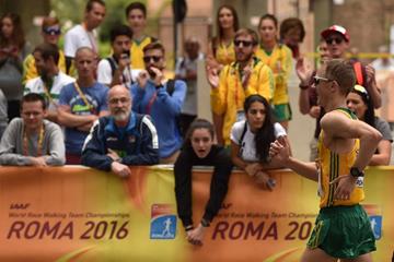 Jared Tallent being cheered on by the crowd at the IAAF World Race Walking Team Championships Rome 2016 (Getty Images)