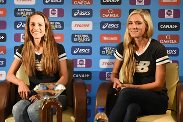 Jenny Simpson and Emma Coburn at the press conference for the IAAF Diamond League meeting in Paris (Jiro Mochizuki)