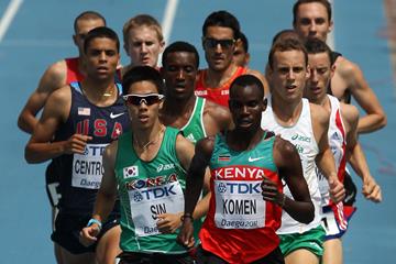 Daniel Kipchirchir Komen en route to victory in the 1500m heats in Daegu (Getty Images)