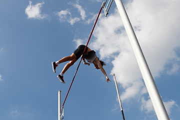 Tobias Scherbarth in the pole vault at Fly Europe Paris (AFP / Getty Images)