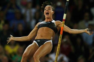 Yelena Isinbayeva clears 5.06m in Zurich to set a World Record in the Pole Vault (Getty Images)