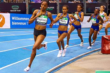 Beatrice Chepkoech in action at the World Indoor Tour meeting in Karlsruhe (Andreas Arndt / organisers)