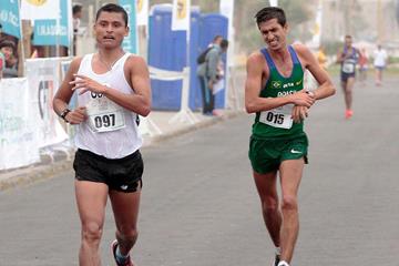 Erick Barrondo and Caio Bonfim at the 2015 Pan American Race Walking Cup (Mindep Arica y Parinacota)