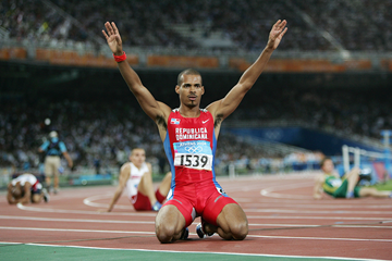 Felix Sanchez celebrates winning the 2004 Olympic 400m hurdles title in Athens (Getty Images)