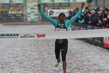Winfred Mutile Yavi winning the Cinque Mulini (Giancarlo Colombo)
