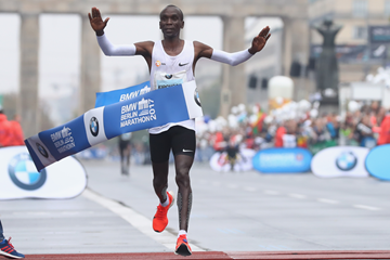 Eliud Kipchoge wins the Berlin Marathon (Getty Images)
