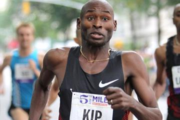 Bernard Lagat a few strides away from his first Fifth Avenue Mile victory (Photorun.net)