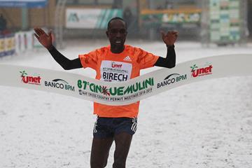 Jairus Birech wins again at the Cinque Mulini cross country (Giancarlo Colombo)