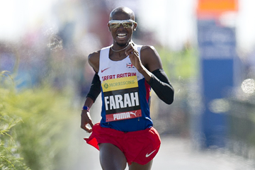 British distance runner Mo Farah on his way to victory (AFP / Getty Images)
