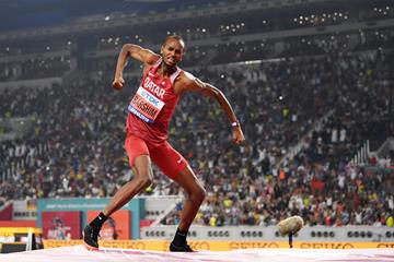Mutaz Barshim charging up the crowd at the IAAF World Athletics Championships Doha 2019 (Getty Images)