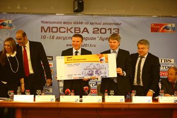IAAF Vice President Sergey Bubka and Russian Deputy Minister of Sport Pavel Kolobkov hold a large Moscow 2013 ticket (Moscow 2013 LOC)