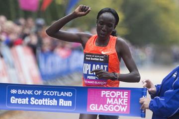Edna Kiplagat wins at the 2015 Great Scottish Run (Organisers)