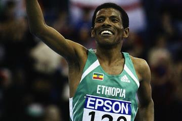 Haile Gebresilasie after winning the 3000m at the 2003 IAAF World Indoor Championships in Birmingham (Getty Images)