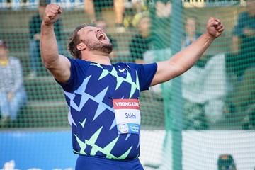 Daniel Stahl celebrates his discus victory at the World Athletics Continental Tour meeting in Turku (Ville Vairinen)