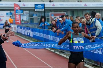 Meseret Hailu winning the 2012 Amsterdam Marathon in a course record time (Amsterdam organisers)
