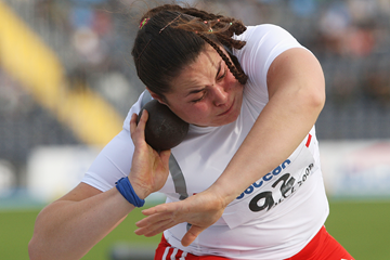 Natalia Duco of Chile on her way to victory in the shot put at the 2008 IAAF World Junior Championships (Getty Images)