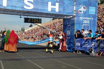 Hillary Yego wins the 2013 Athens Classic Marathon (Organisers)