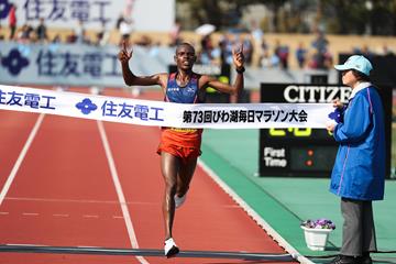 Joseph Macharia Ndirangu wins at Lake Biwa (Victah Sailer)