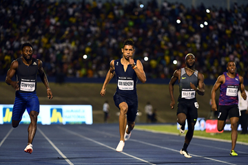Wayde van Niekerk wins the 200m at the Racers Grand Prix in Kingston (AFP / Getty Images)