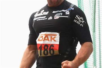 Robert Harting roars after releasing the discus to victory in Ulm in 2009 (Getty Images)