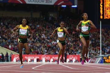 Stephenie McPherson leads a Jamaican 1-2-3 in the 400m at the Commonwealth Games (Getty Images)
