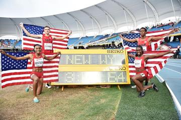 USA's victorious mixed 4x400m relay squad at the IAAF World Youth Championships, Cali 2015 (Getty Images)