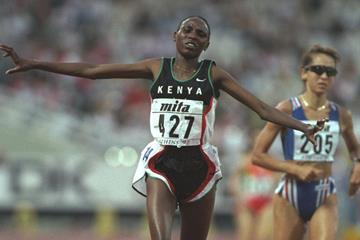 Sally Barsosio winning the 10,000m at the 1997 IAAF World Championships (Getty Images)