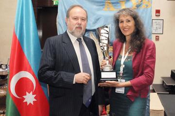 IAAF Deputy Director of Communications Anna Legnani accepts the AIPS Best Press Facilities Award from AIPS Executive Committee Member Deszö Dobor on behalf of the IAAF World Championships Moscow 2013 (AIPS)