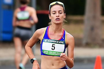 Sandra Arenas on her way to winning the 20km race walk in Adelaide (Getty Images)