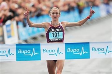 Paula Radcliffe winning the 2008 Bupa Great South Run (Great Run/Peter Langdown)