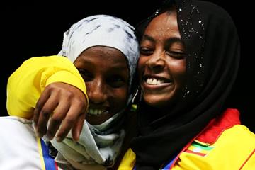 Bahrain’s Dalila Abdulkadir Gosa (left) and Ethiopia’s Bedatu Hirpa at the IAAF World Youth Championships, Cali 2015 (Getty Images)
