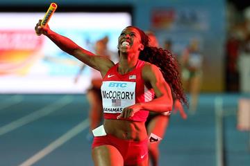 Francena McCorory anchors the USA's victorious 4x400m squad at the 2015 World Relays (Getty Images)
