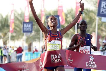 Ababel Yeshaneh wins the Ras Al Khaimah Half Marathon (Giancarlo Colombo / organisers)