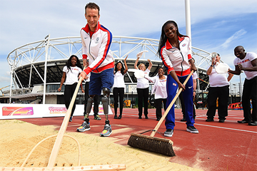 Richard Whitehead and Dina Asher-Smith at the launch of the volunteer programme for the IAAF World Championships London 2017 (LOC)