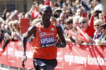 Wilson Kipsang winning the 2014 London Marathon (Getty Images)