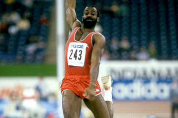 Larry Myricks in action at the 1987 IAAF World Indoor Championships in Indianapolis (Getty Images)