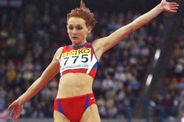 Tatyana Kotova winning the women's long jump final (Getty Images)
