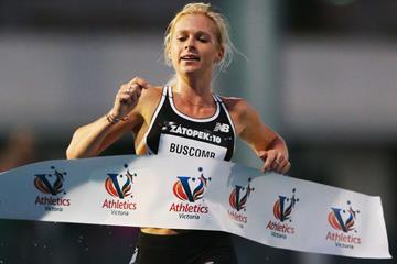 Camille Buscomb winning the 2016 Zatopek 10 in Melbourne (Getty Images)