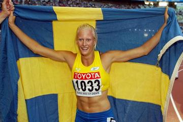 Carolina Kluft celebrates winning the women's heptathlon (Getty Images)