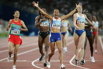 Kelly Holmes after winning Olympic 800m gold in Athens (Getty Images)