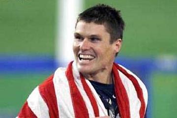 Nick Hysong (USA) celebrates in Sydney after his 2000 Olympic pole vault win (Getty Images)