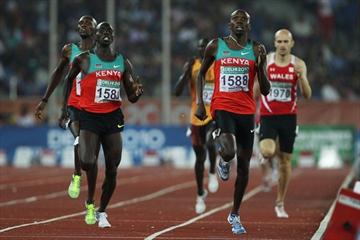 Boaz Lalang (r) leads a Commonwealth 800m sweep for Kenya (Getty Images)