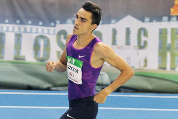 Adam Kszczot on his way to winning the 800m at the Indoor Meeting Karlsruhe (Jean-Pierre Durand)