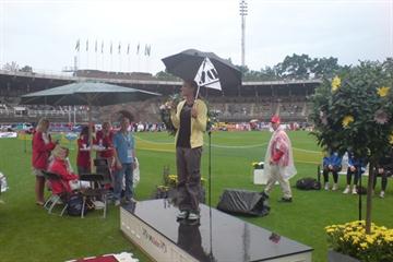 Lolo Jones opens the DN Galan Youth and soaks up the atmosphere as well as a fair amount of rain (Chris Turner IAAF)