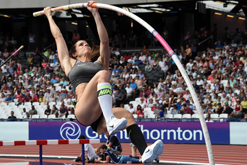 Ekaterini Stefanidi in the pole vault at the IAAF Diamond League meeting in London (Kirby Lee)