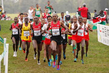 Geoffrey Korir leads the junior men's race at the IAAF World Cross Country Championships, Guiyang 2015 (Getty Images)