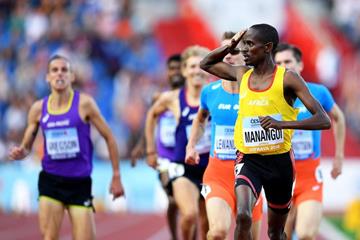 Elijah Manangoi salutes the crowd after winning the Continental Cup 1500m title (Getty Images)