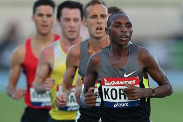 Japhet Korir leads the pack in the 5000m in Melbourne (Getty Images)