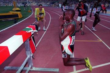Christopher Koskei praying after winning the 3000m steeplechase (Allsport)