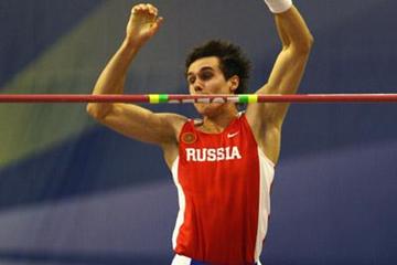 Gold medallist Yevgeniy Lukyanenko in action in the men's pole vault (Getty Images)